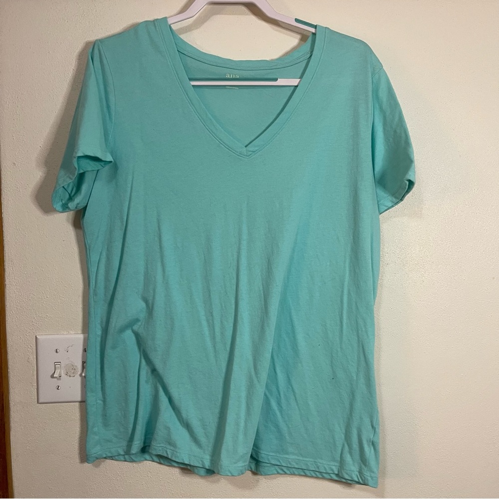 Basic V-neck T-shirt